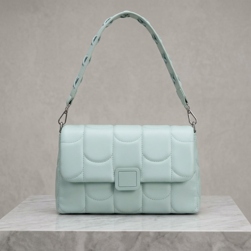 Chic Quilted Shoulder Bag – Soft, Stylish & Sophisticated